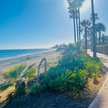 Cozy Townhouse Selwo 펜션 에스테포나