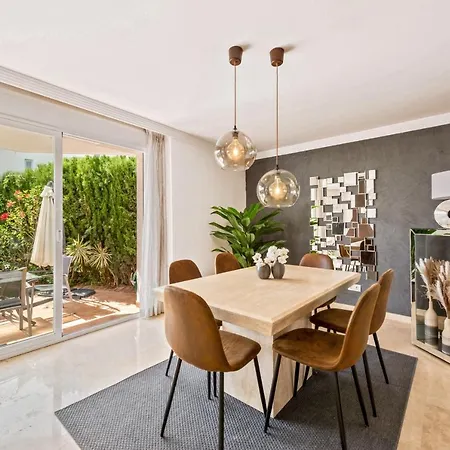 Holiday home Cozy Townhouse Selwo Estepona